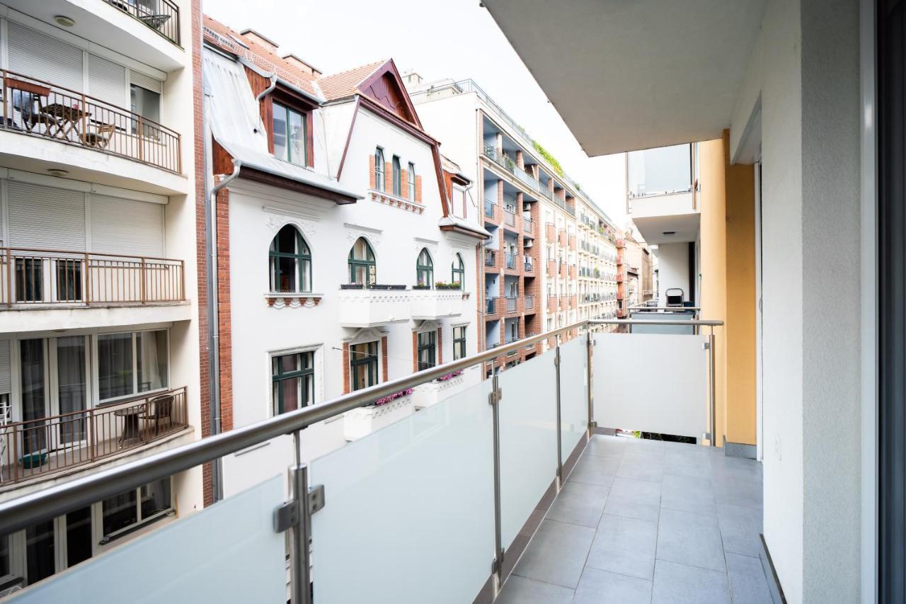 Vig Apartment - With Private Parking Budapesta Exterior foto